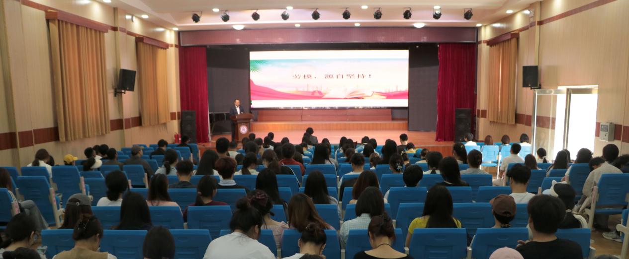 周口市“奋进新征程 巾帼绽芳华”巾帼劳模工匠宣讲活动走进我校